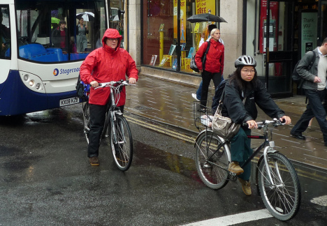 biciklisti na kiši
