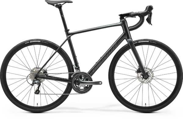 MERIDA SCULTURA ENDURANCE 300 II2 SILK BLACK cestovni bicikl (MY25)